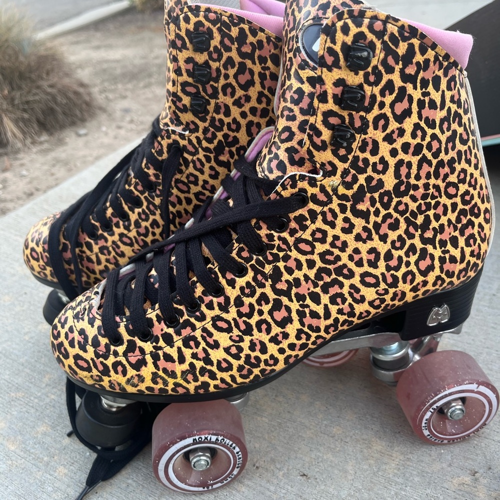Leopard Print Roller Skates - Women's Fashion Quad Skate